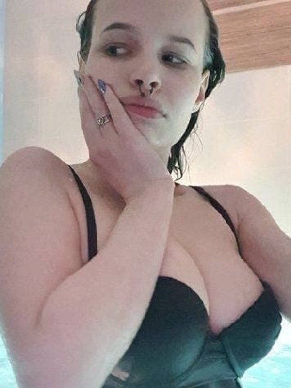 Карина привлекательная девушка из Воркуты цена от 3000 руб